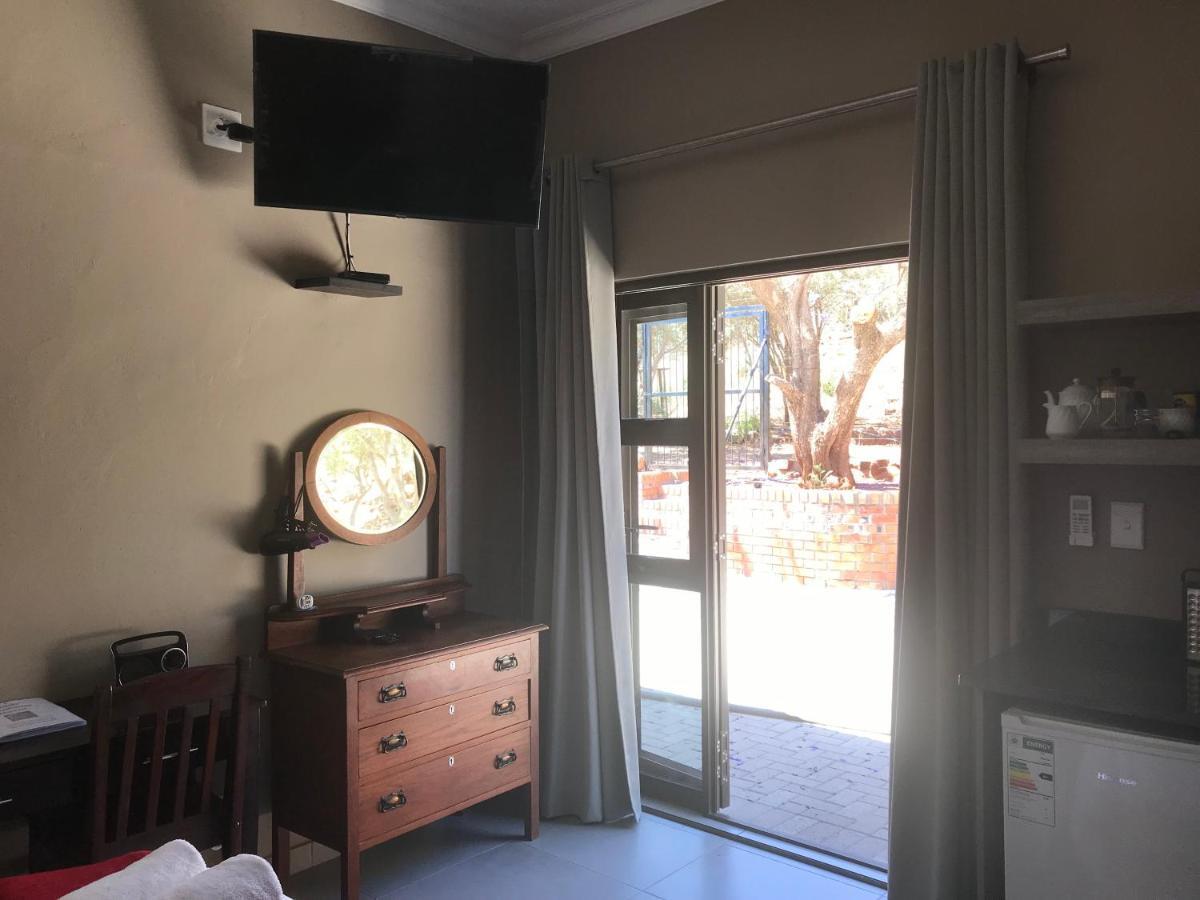 A Little Guesthouse Bloemfontein Exterior foto